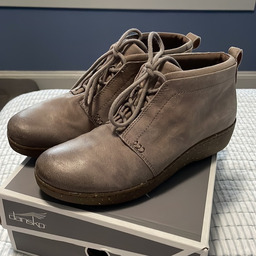 Dansko Women's Ellen - Taupe Burnished Suede - Lace Up Bootie - NEW w/ box